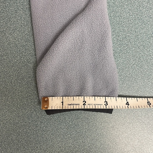 The North Face Women’s Quarter Zip Pullover - Picture 7 of 7